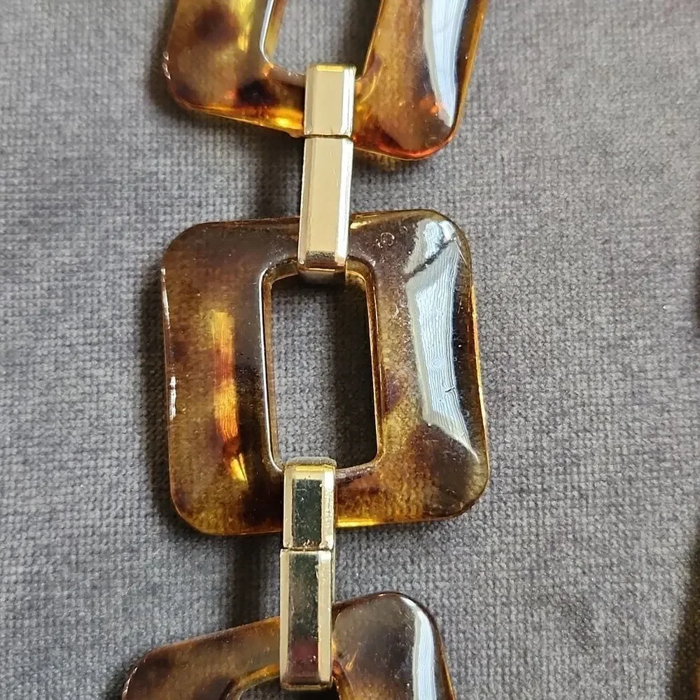 Elegant Tortoiseshell and Gold Necklace